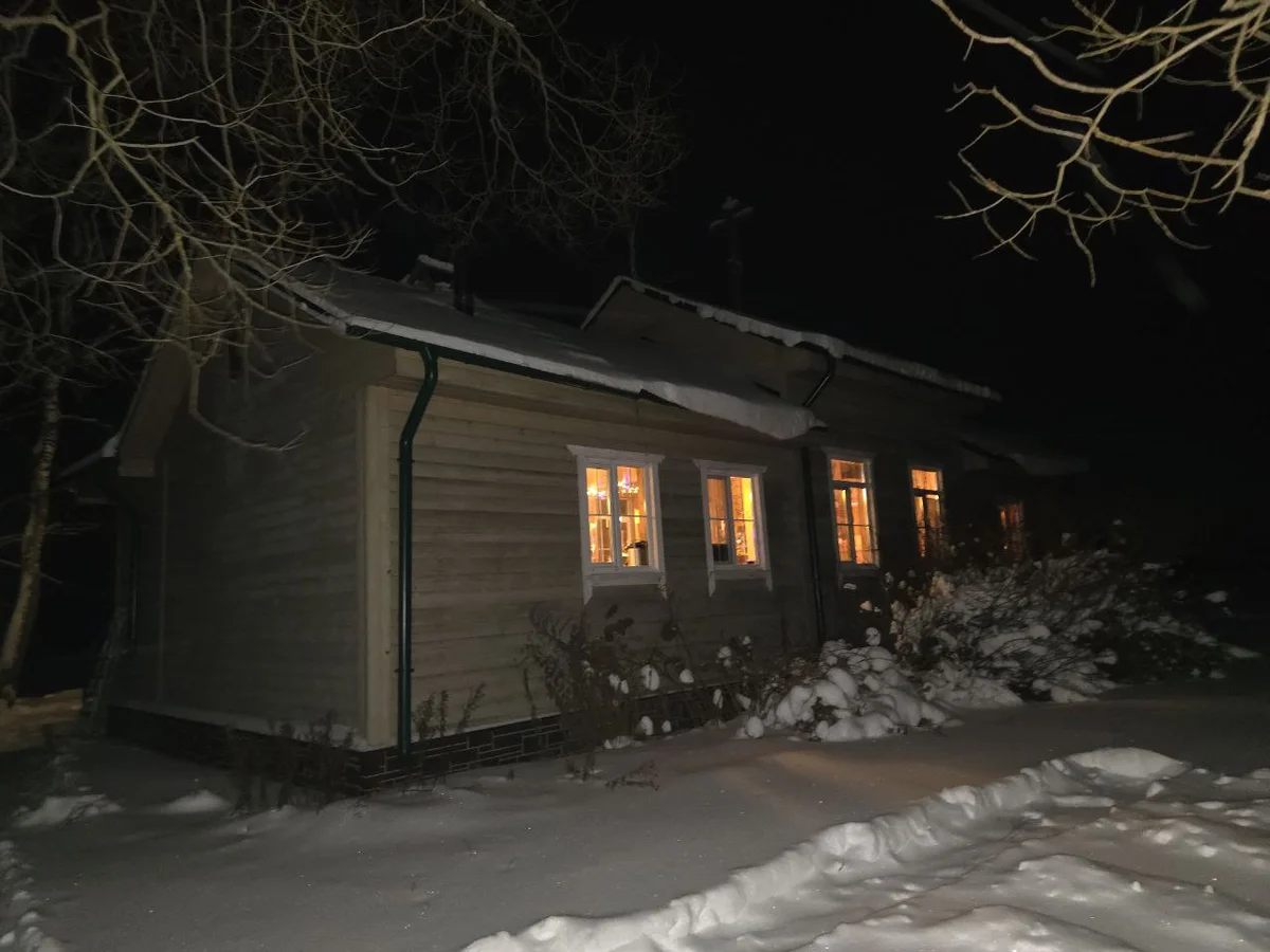 Молельный дом вечером