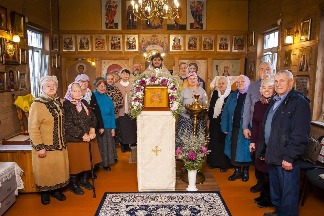 Прихожане на службе